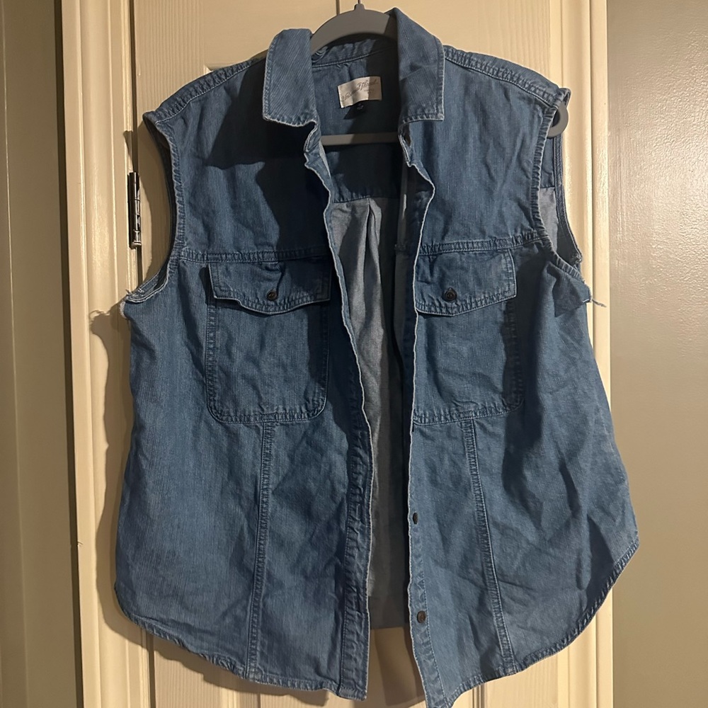 Universal Threads denim vest Size XL